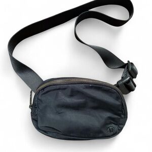 LULULEMON black everywhere belt bag. Very good condition